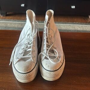 Chuck Taylor Converse Hi-Tops